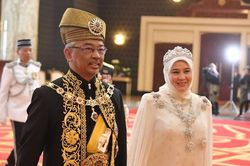Malaysia: Nhà vua và Hoàng hậu tự cách ly vì nhân viên nhiễm COVID-19