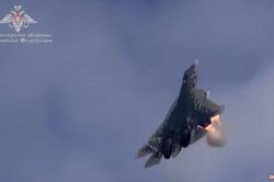 Xem 'siêu phẩm' Su-57 Nga phóng tên lửa khi bay gần thẳng đứng