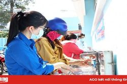 Bệnh viện Sản-Nhi An Giang phát xà bông sạch khuẩn, hướng dẫn rửa tay và tuyên truyền phòng, chống dịch Covid-19