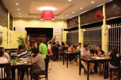 TP.HCM: Quán ăn không được phục vụ quá 10 người một bàn, ngồi cách nhau 2m
