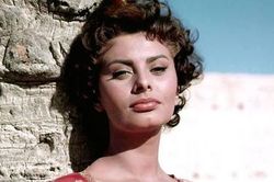 Sophia Loren từng cố tình… vào tù!
