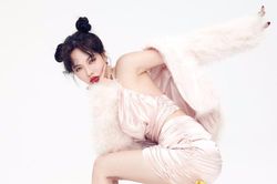 HyunA và các mỹ nhân trông trẻ trung vì búi tóc giống Na Tra