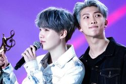 Fan chết cười trước 2 câu trả lời 'ngược lối' của Suga và RM BTS