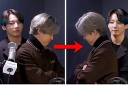Jungkook tinh nghịch chơi trốn tìm với Jimin trong khi BTS đang phỏng vấn