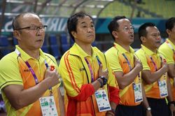 V-League 'mịt mù' ngày trở lại, thầy Park thon thót lo xa