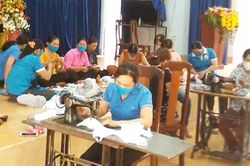 Xã Biển Hồ: May hơn 1.000 chiếc khẩu trang tặng người nghèo