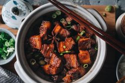 Bí quyết làm thịt kho màu nâu cánh gián đậm đà