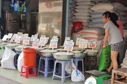 TP Hồ Chí Minh: 'Bùng nổ' dịch vụ mua hàng online mùa dịch Covid-19