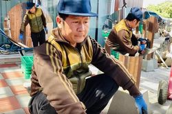Bằng Kiều làm mộc, làm nông tại nhà ở Mỹ vì COVID-19