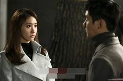 Nhìn thấy chồng 'mắt la mày lém' vào nhà cô hàng xóm, tôi đi theo rồi 'điếng người' khi chứng kiến cảnh đó