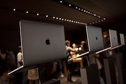 Lí do thực sự Steve Jobs đặt tên công ty của mình là Apple