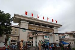 Lực lượng Công an chốt chặn, kiểm soát chặt chẽ Bệnh viện Bạch Mai phòng dịch Covid-19