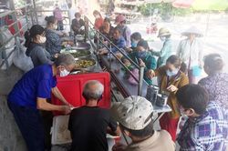 Nắm gạo tình thương