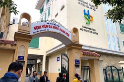 Bệnh nhân 175 đến thăm con, Bệnh viện đa khoa Saint Paul họp khẩn