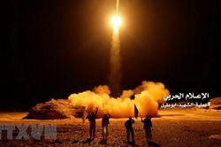 Liên quân do Saudi Arabia đứng đầu đánh chặn tên lửa của Houthi