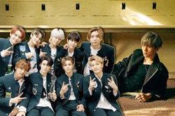 Fan thích thú phát hiện lí do NCT 127 nghêu ngao hát 'UN Village' của Baekhyun (EXO) trong buổi livestream