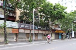 Hà Nội: Hàng quán, dịch vụ 'cửa đóng then cài' để phòng dịch
