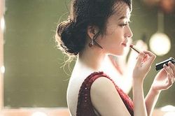 Mở miệng ra chê vợ xấu, chồng lo sốt vó khi vợ bất ngờ tân trang nhan sắc
