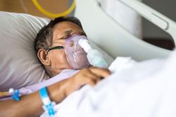Máy thở là gì và vì sao nó rất quan trọng trong cuộc chiến Covid-19?