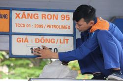 Chủ cây xăng bị lỗ khi giá giảm xuống dưới 12.000 đồng/lít?