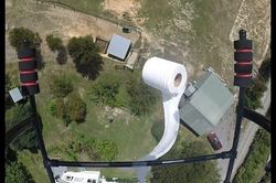 Nhờ bạn tiếp tế giấy vệ sinh bằng drone trong mùa dịch Covid-19