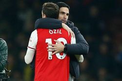 Arsenal trọng dụng Ozil, tuyển ngay 'máy quét'