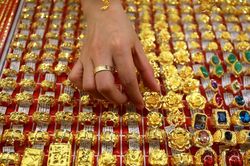 Hầu hết các cửa hàng đóng cửa, giá vàng trong nước gần như 'bất động'