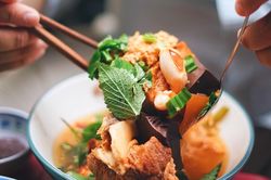 Bún riêu bạch tuộc lạ vị, hút khách sành ăn tại TP.HCM
