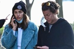 Irina Shayk trông phờ phạc, cùng trai hư khét tiếng về nhà riêng
