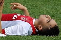 Ajax hủy hợp đồng với cầu thủ đang sống thực vật