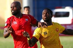 Vì sao ngoại binh hết thời vẫn có đất dụng võ tại V.League?