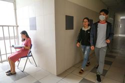 Sinh viên ĐHQG Hà Nội tránh dịch trong kí túc xá