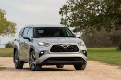 Triệu hồi Toyota Highlander 2020 gặp lỗi có thể chết máy đột ngột