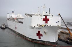 Khám phá siêu tàu bệnh viện USNS Comfort mới tới giải cứu New York