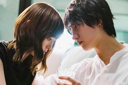 Đêm tân hôn nhận được tin nhắn lạ, chồng sắp cưới 'nổi điên', cạy tay đòi lại nhẫn
