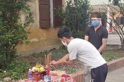 Nam thanh niên đau đớn lập bàn thờ bố trong khu cách ly