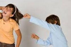 Bị rối loạn hành vi vì chứng kiến cảnh bố mẹ cãi lộn