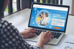 Cho phép sinh viên bảo vệ khóa luận trực tuyến