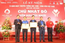 Thủ lĩnh đi trước, đoàn viên cất bước theo sau