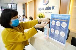 Người bệnh ung thư cần được chăm sóc tích cực phòng chống dịch COVID-19