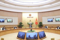 Thủ tướng Nguyễn Xuân Phúc: Quyết tâm phấn đấu không để nền kinh tế bị đổ gãy