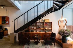 Nhà ở kết hợp với studio áo cưới được bố trí hợp lý
