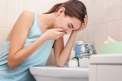 Cứ mỗi lần sang nhà tôi chơi, người yêu cũ của chồng lại đem theo một thứ khiến tôi vừa nhìn thấy đã 'ngao ngán' mà không thể đuổi về được