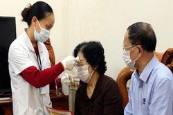 Người cao tuổi cần làm gì để tránh mắc COVID-19?
