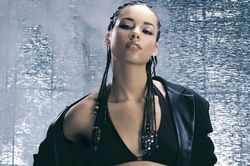 Người cầm trịch Grammy 2020 lật giở toàn bộ quá khứ