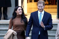Rời Hoàng gia Anh, vợ chồng Hoàng tử Harry 'mất trắng' đặc quyền gì?