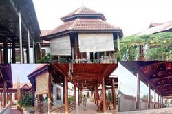 Tận thấy những tư dinh gỗ xa hoa của quan chức
