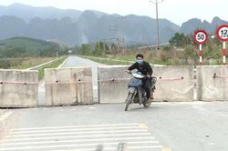 Không được đổ đất, chặn khối bê tông ngăn phương tiện đi lại