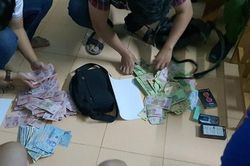 2 thanh niên khống chế nhân viên ngân hàng ở Quảng Nam, cướp gần 200 triệu