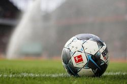 DFL quyết định hoãn giải Bundesliga ít nhất đến ngày 30/4